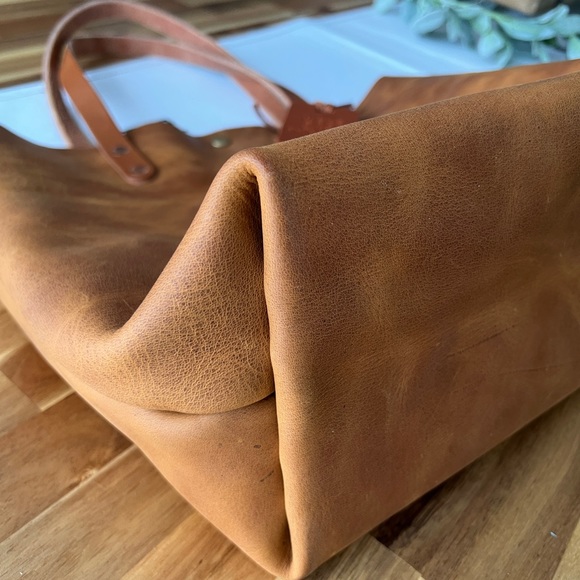 ♥️ KMM & Co Leather Tote in Distressed Ochre - Picture 9 of 15